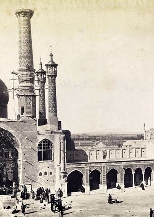 وقتی اطراف حرم حضرت معصومه (س) همه قبرستان بود؛ 140 سال قبل + عکس