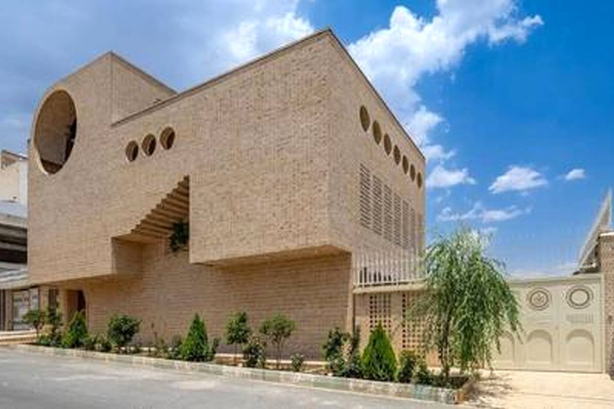 معماری که در خمینی شهر با خواستههای متناقض کارفرما یک شاهکار ساخت! + عکس