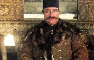  ژستی متفاوت از ناصرالدین‌شاه قاجار در فرانسه؛ سال 1352 قمری + عکاس