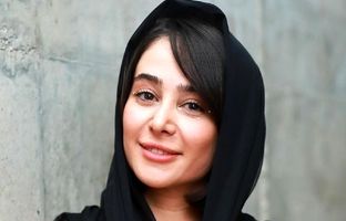 «الناز حبیبی» با تیپ بهاری ویژه به همراه برادرش در یک مراسم خصوصی + تصویر