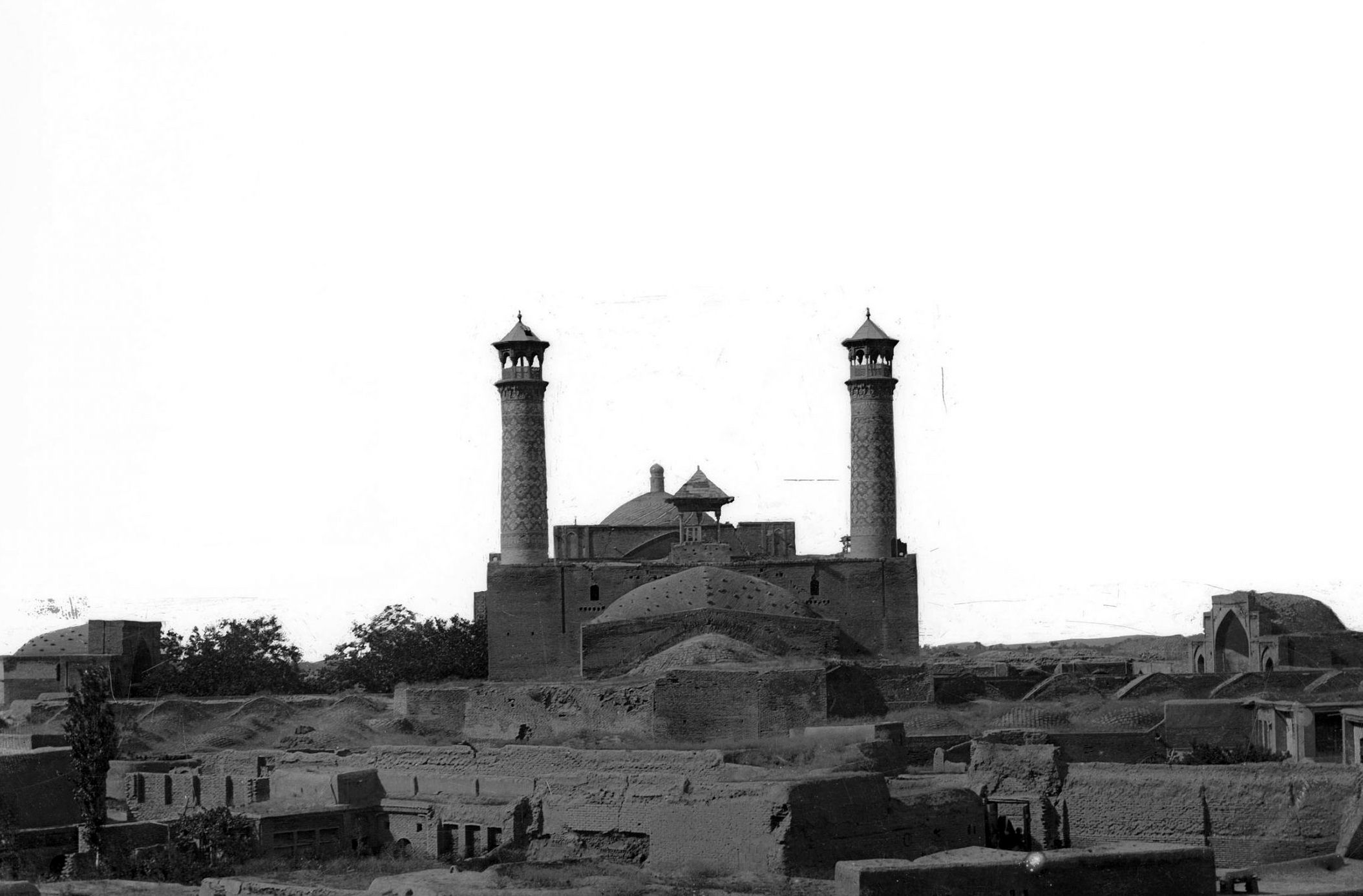 عکسی کمتر دیده شده از مسجد جامع قزوین در دوره قاجار 