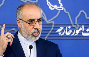 (ویدئو) انداختن چفیه بر گردن توسط کنعانی در نشست خبری هنگام تهدید کردن رژیم اسرائیل