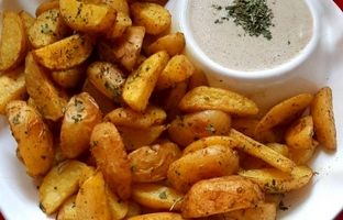 طرز تهیه سیب زمینی تنوری در ۱۰ دقیقه؛ فست فودی خوشمزه و رستورانی