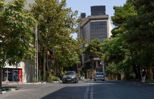  تهران قدیم؛ «فولکس قورباغه ای» در خیابان پاسداران؛ سال 47 + تصویر