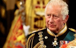ساز زدن پادشاه انگلستان بعد از مرخص شدن از بیمارستان + ویدئو