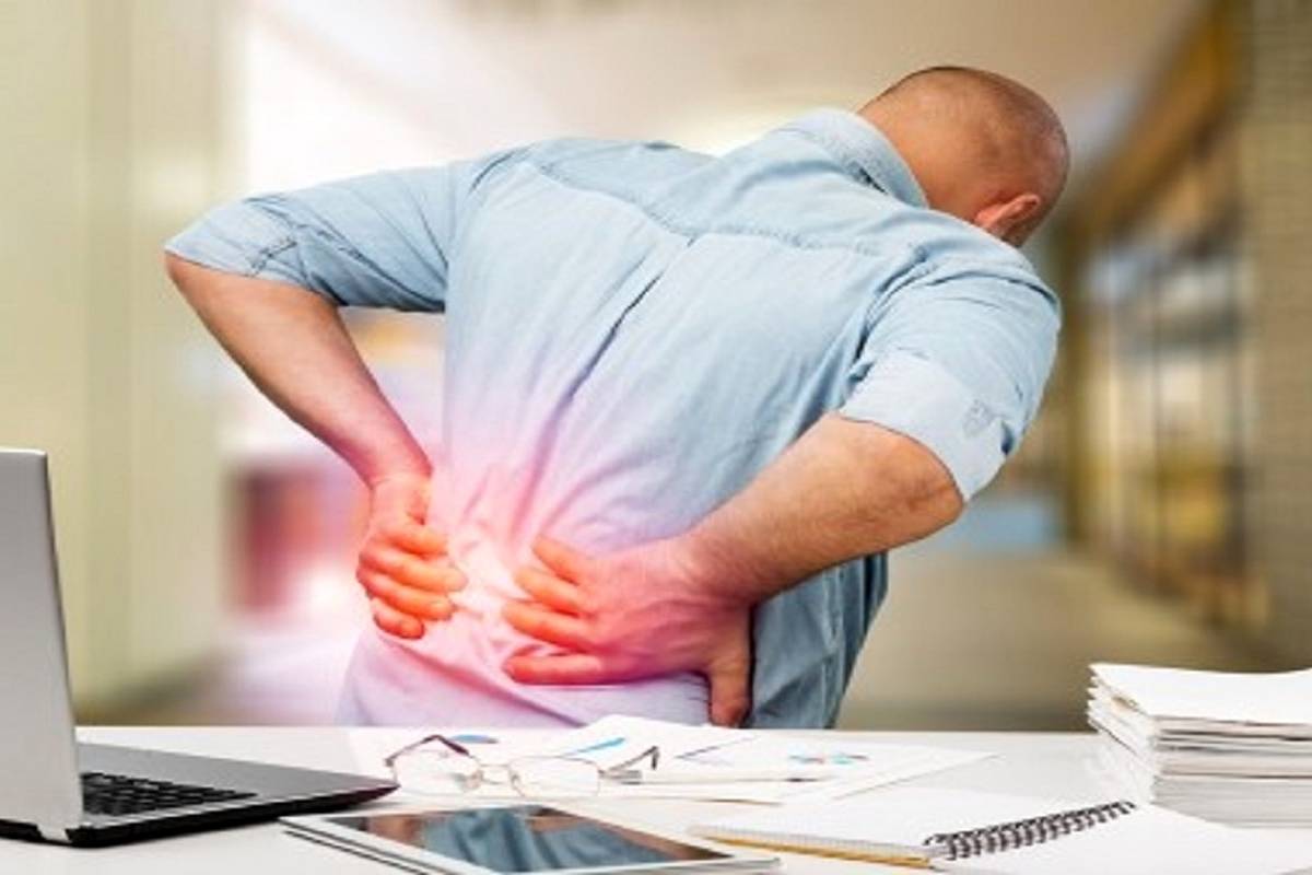 اشتباهات رایج در نشستن که دیسک کمر شما را نابود می‌کند + ویدئو
