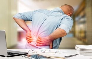 اشتباهات رایج در نشستن که دیسک کمر شما را نابود می‌کند + ویدئو