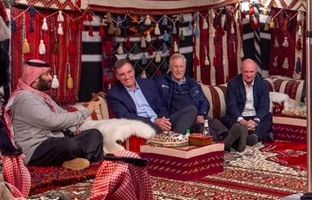 استقبال بن سلمان از نخست وزیر یونان در سیاه چادر + ویدئو