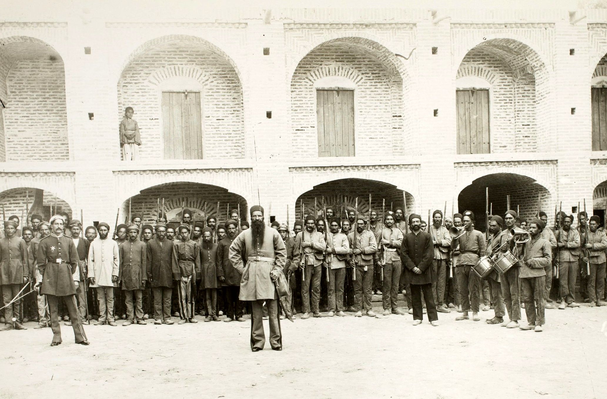 رژه ارتش قاجار در میدان نقش جهان اصفهان + عکس