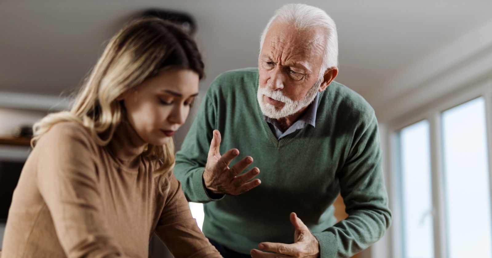 8 رفتاری که نشان می‌ دهند والدین خودخواه و خودمحور داشتید 