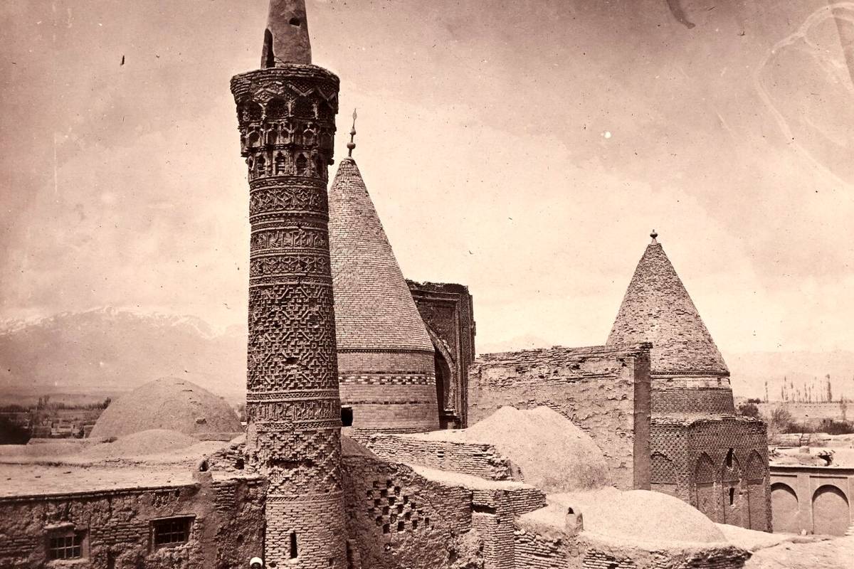 عکسی نادر از آرامگاه بایزید بسطامی در دوره قاجار