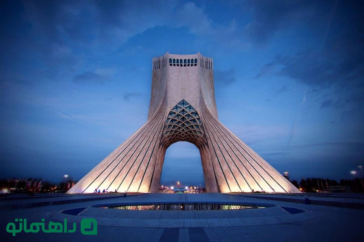 همسفر با حسین امانت به تهران قدیم؛ آنچه از برج آزادی نمی‌دانیم