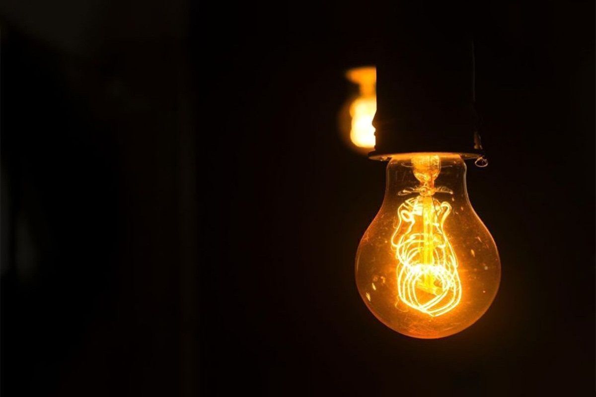 بازگشت قطعی برق در فروردین ۱۴۰۴ / خاموشی‌ها تا ساعت ۲۳:۳۰ ادامه دارد! + جدول 