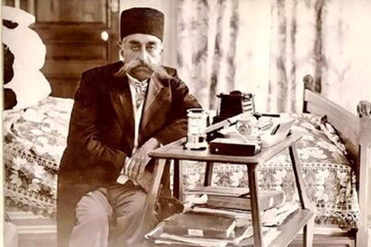 مظفرالدین‌شاه بازو در بازوی ملکه ایتالیا + تصویر